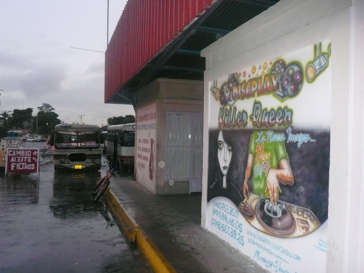 Vista a la entrada segundaria del Centro Comercial